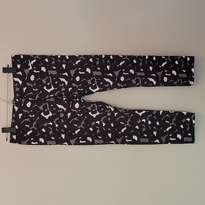 Nike Cropped Athletic Pants Size Large NWT